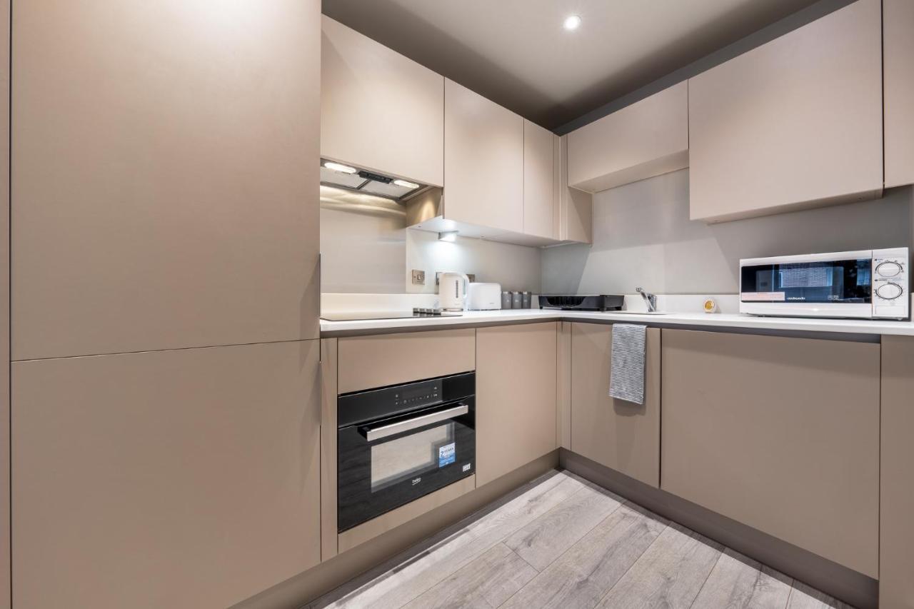 Lovely 4-Sleeper Apartment In Central Slough With Free Parking Kültér fotó